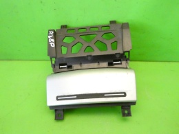 Popielniczka przód 8P0857951 AUDI A3 8P FL 08-13