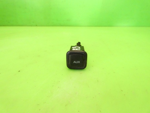 Gniazdo złącze port aux 8J0035475 AUDI A3 8P FL 08-13