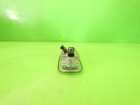 Lampka oświetlenie podsufitki lewa przód 4E0947105 AUDI A3 8P FL 5D 08-13