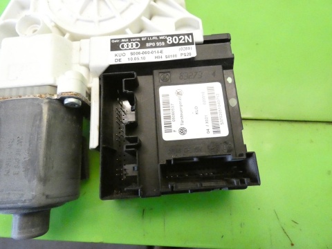 Mechanizm podnośnik szyby prawy przód AUDI A3 8P FL 5D SPORTBACK 08-13