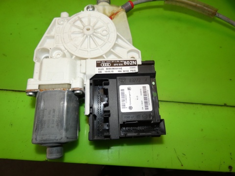 Mechanizm podnośnik szyby prawy przód AUDI A3 8P FL 5D SPORTBACK 08-13