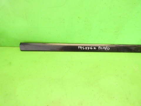 Listwa drzwiowa prawa przód 8P4853954A LZ7L AUDI A3 8P FL 5D 08-13