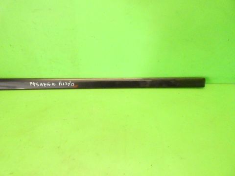 Listwa drzwiowa prawa przód 8P4853954A LZ7L AUDI A3 8P FL 5D 08-13