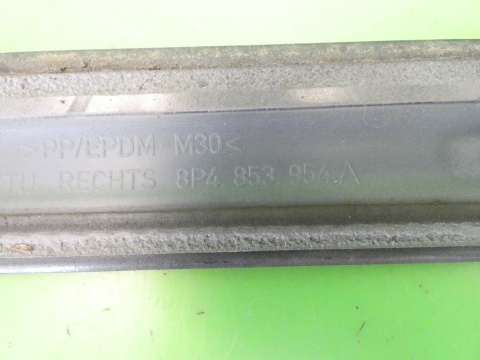 Listwa drzwiowa prawa przód 8P4853954A LZ7L AUDI A3 8P FL 5D 08-13