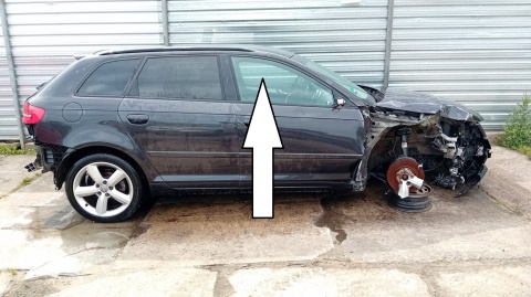 Szyba drzwiowa prawa przód AUDI A3 8P FL 5D SPORTBACK 08-13