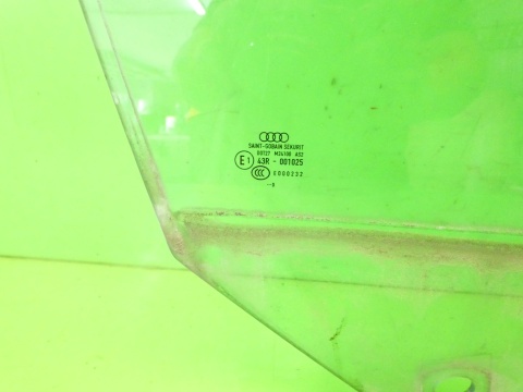 Szyba drzwiowa prawa przód AUDI A3 8P FL 5D SPORTBACK 08-13