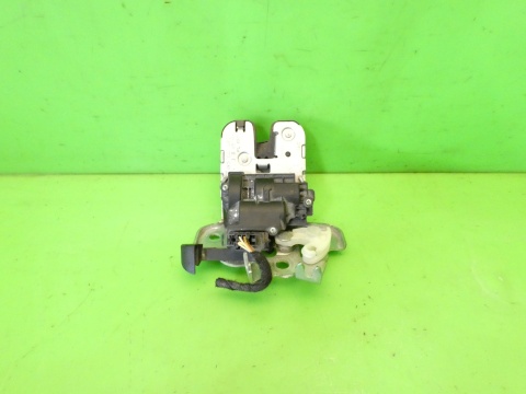 Centralny zamek klapy tył bagażnika 4pin 8K9927505A AUDI A3 8P FL 5D 08-13