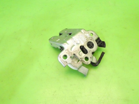 Centralny zamek klapy tył bagażnika 4pin 8K9927505A AUDI A3 8P FL 5D 08-13