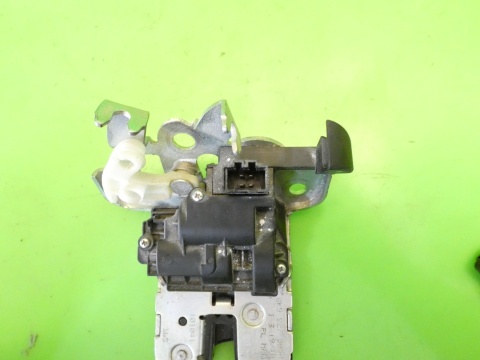 Centralny zamek klapy tył bagażnika 4pin 8K9927505A AUDI A3 8P FL 5D 08-13