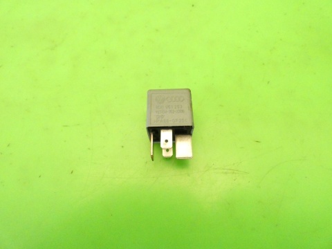 Przekaźnik 370 8D0951253 AUDI A3 8P FL 1.4 TFSI 08-13