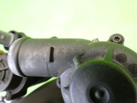Króciec obudowa termostatu 03C121121D 03C121118D AUDI A3 8P FL 1.4 TFSI 08-