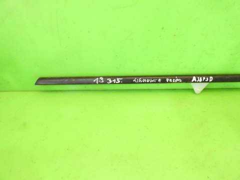 Listwa zgarniająca lewa przód AUDI A3 8P FL 5D 08-13