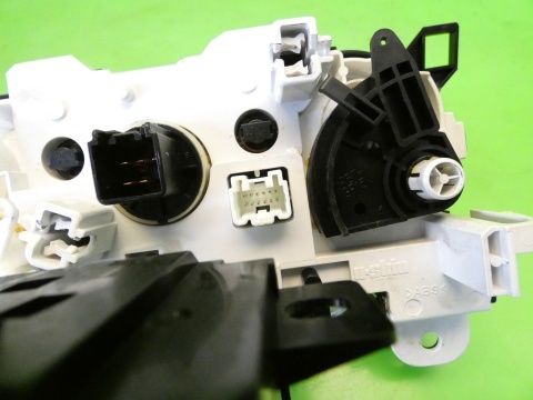 Panel sterowania nawiewem nawiewu klimatyzacji MAZDA 2 II DE 07-10