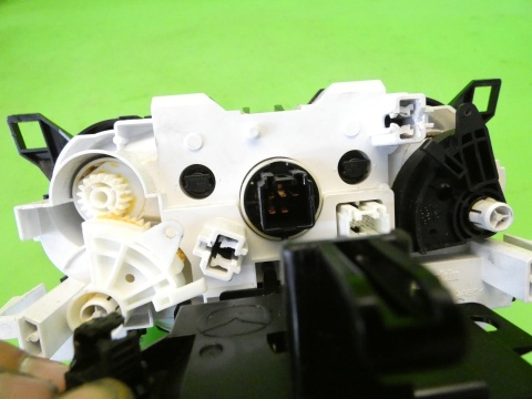 Panel sterowania nawiewem nawiewu klimatyzacji MAZDA 2 II DE 07-10