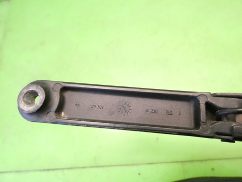 Ramię wycieraczki prawe przód 8P1955408A AUDI A3 8P HB 3D 03-05