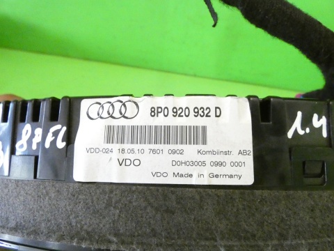 Licznik zegary wyświetlacz 8P0920932D vdo AUDI A3 8P FL 1.4 TFSI 08-13