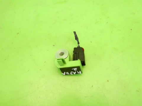 Czujnik uderzeniowy lewy D65157KC0 MAZDA 2 II DE 1.3 07-10