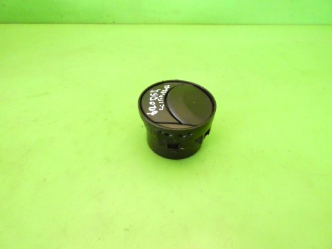 Kratka nawiewu lewa środek D651GM931 MAZDA 2 II DE 07-10