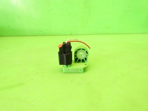 Czujnik uderzeniowy prawy D65157KC0 MAZDA 2 II DE 1.3 07-10