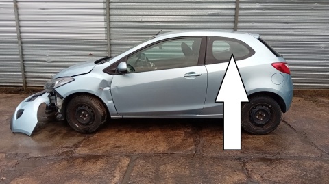 Szyba karoseryjna lewa tył MAZDA 2 II DE 3D HB 07-10