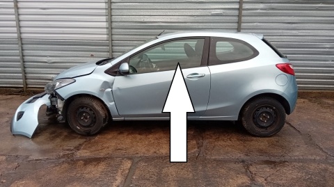 Szyba drzwiowa lewa przód MAZDA 2 II DE 3D HB 07-10