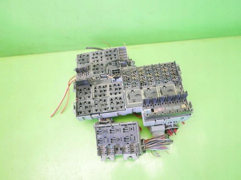 SKRZYNKA PRZEKAŹNIKÓW OPEL CORSA C 1.7 CDTI 00-03