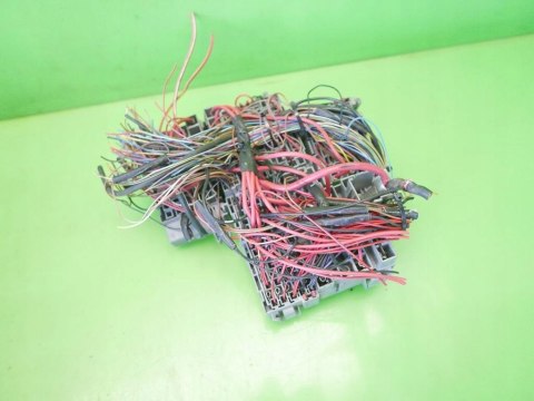 SKRZYNKA PRZEKAŹNIKÓW OPEL CORSA C 1.7 CDTI 00-03