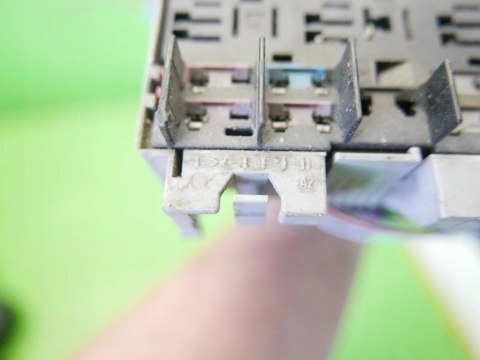 SKRZYNKA PRZEKAŹNIKÓW OPEL CORSA C 1.7 CDTI 00-03