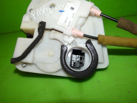 Centralny zamek prawy przód 4pin MAZDA 2 II DE 3D 07-10