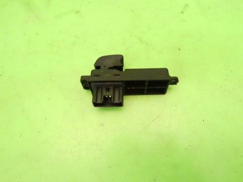 Przełącznik szyby prawy przód D65166370 MAZDA 2 II DE 07-10