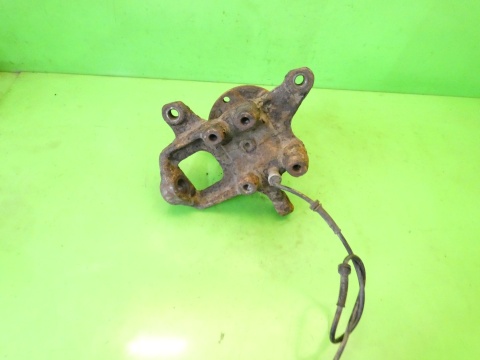 Zwrotnica piasta lewa przód VW LT II LT46 2.5 TDI 96-06