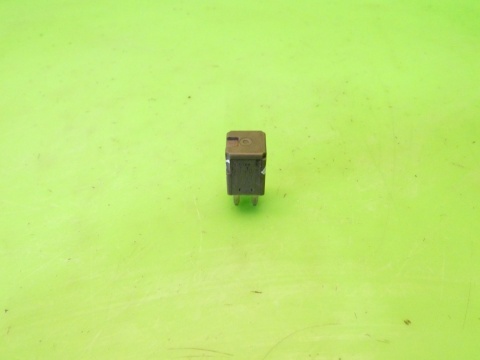 Przekaźnik DC12V 20A CHEVROLET CAPTIVA I C140 FL 2.2 D 13-15