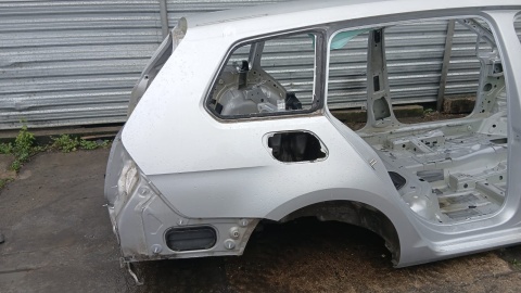 Błotnik prawy tył ćwiartka poszycie LA7W VW GOLF VII KOMBI 12-16