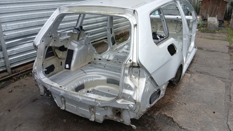 Błotnik prawy tył ćwiartka poszycie LA7W VW GOLF VII KOMBI 12-16