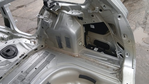 Błotnik prawy tył ćwiartka poszycie LA7W VW GOLF VII KOMBI 12-16