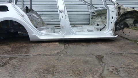 Próg prawy LA7W VW GOLF VII KOMBI 12-16