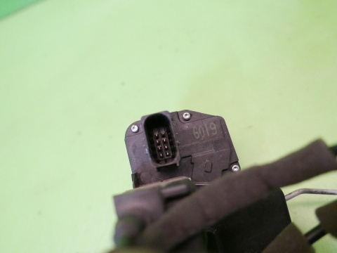 Centralny zamek drzwiowy lewy przód 8pin CHEVROLET CAPTIVA I C140 FL 13-15