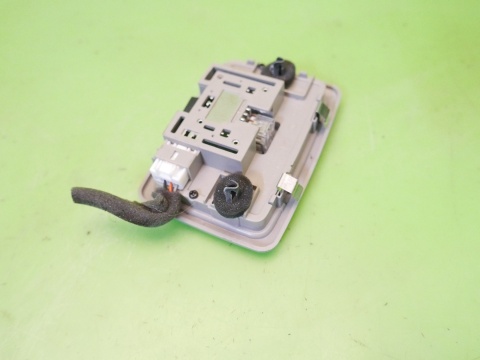 Lampka oświetlenie kabiny środek CHEVROLET CAPTIVA I C140 FL 13-15