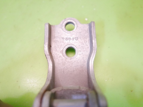 Zawias drzwiowy lewy przód dół GAN CHEVROLET CAPTIVA I C140 FL 13-15