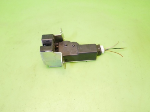 Zamek szyby klapy tył bagażnika CHEVROLET CAPTIVA I C140 FL 13-15