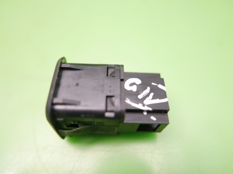 Przełącznik przycisk klapki wlewu paliwa 3B0959833A VW GOLF IV