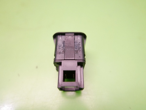 Przełącznik przycisk klapki wlewu paliwa 3B0959833A VW GOLF IV