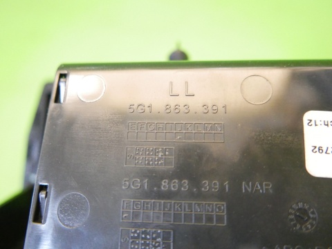 Schowek dekor deski 5G1863391J 5G1863391F VW GOLF VII 12-16