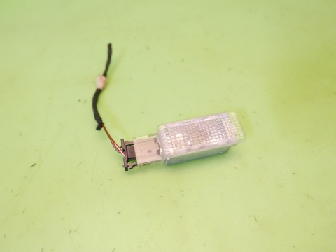 Lampka oświetlenie kabiny 6L0947565 7L0947415 VW GOLF VII 12-16