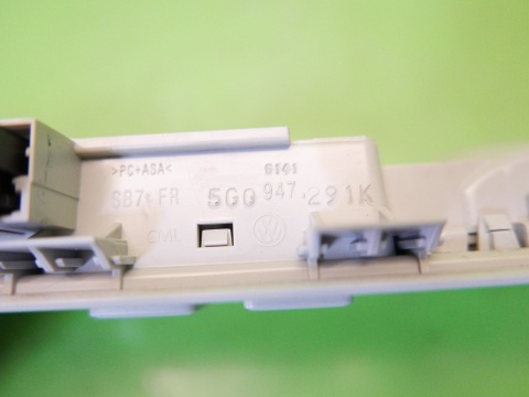 Lampka oświetlenie kabiny 5G0947291K VW GOLF VII KOMBI 12-16