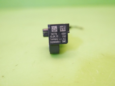 Czujnik uderzeniowy tył 5Q0959651 VW GOLF VII 2.0 TDI 12-16