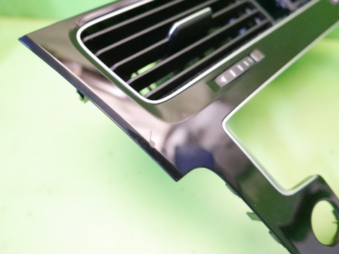 Ramka dekor deski kratki nawiewu środek 5G1819743 VW GOLF VII 12-16