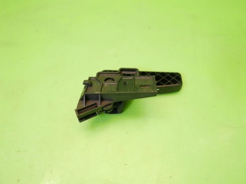 Rączka otwierania maski 517823633A VW GOLF VII 12-16