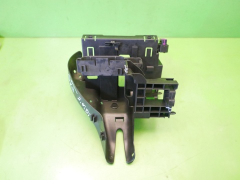 Mocowanie uchwyt skrzynki bezpieczników 5Q1941395 VW GOLF VII 2.0 TDI 12-16