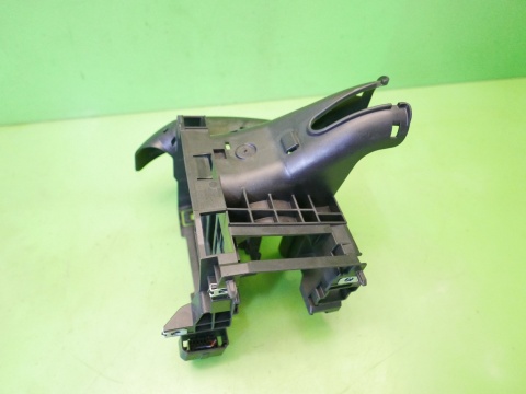 Mocowanie uchwyt skrzynki bezpieczników 5Q1941395 VW GOLF VII 2.0 TDI 12-16